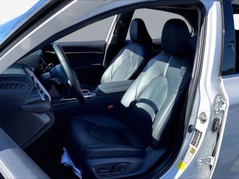 Used 2020 Toyota Camry XSE image 17