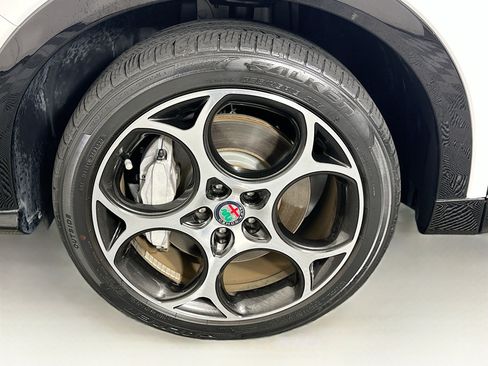 Used 2024 Alfa Romeo Tonale Ti w/ Premium Interior Package AWD/4WD image 11