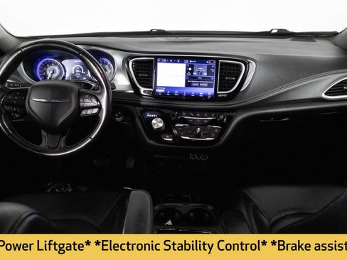Used 2021 Chrysler Pacifica Touring-L w/ Uconnect Theater Family Group image 25