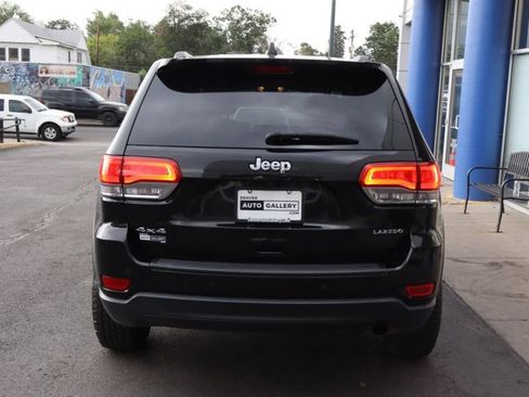 Used 2018 Jeep Grand Cherokee Laredo AWD/4WD image 4