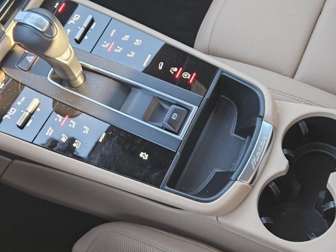 Certified 2025 Porsche Macan image 20