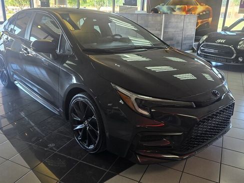 Used 2024 Toyota Corolla SE FWD image 3