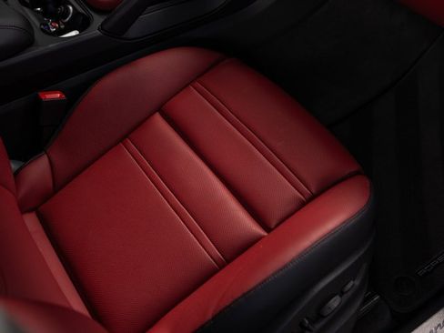 Certified 2025 Porsche Cayenne Coupe image 33