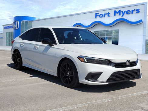 Used 2023 Honda Civic Sport image 1