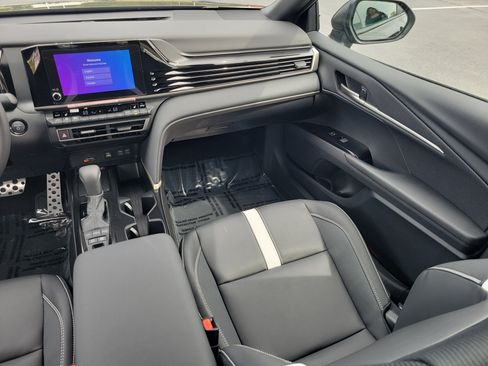 New 2026 Toyota Camry Hybrid AWD/4WD image 11