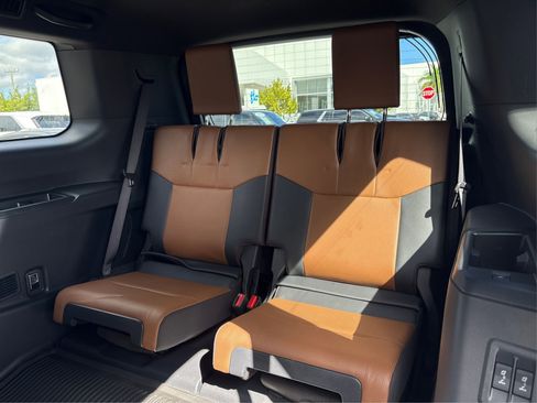 Used 2024 Lexus GX 550 image 12