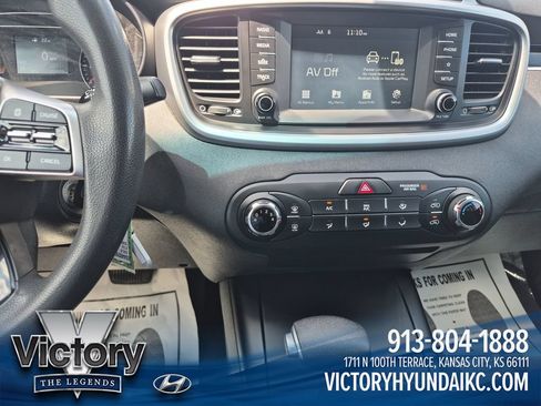 Used 2019 Kia Sorento L FWD image 17