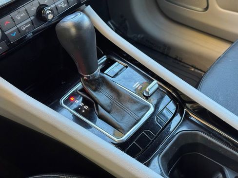 Used 2023 Jeep Compass Limited image 34