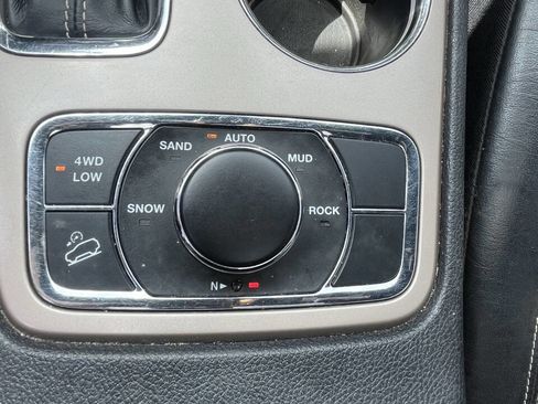 Used 2017 Jeep Grand Cherokee Limited image 16