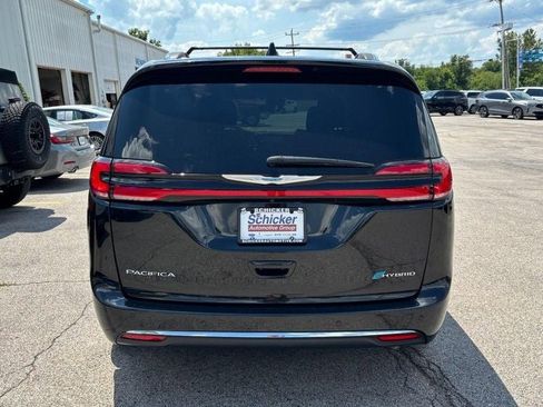 Used 2021 Chrysler Pacifica Limited w/ Premium & Safety Sphere Group image 5