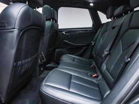 Certified 2025 Porsche Macan image 23