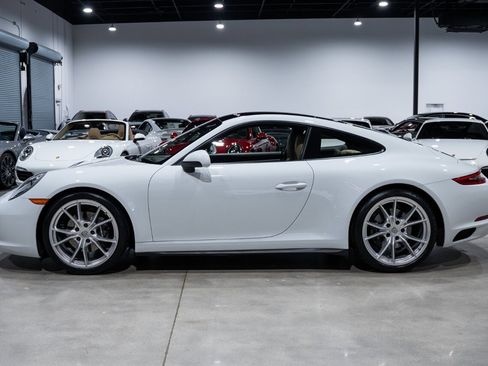 Used 2019 Porsche 911 Carrera 4 AWD/4WD image 3