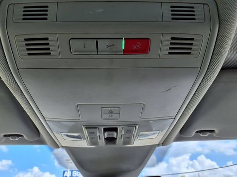 Used 2022 Volkswagen Tiguan SE w/ Panoramic Sunroof Package FWD image 26