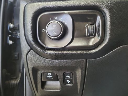 Used 2020 RAM 1500 Lone Star RWD image 31