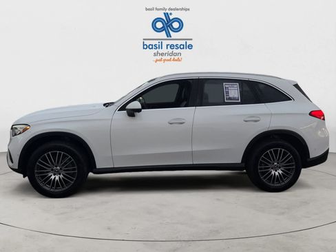 Used 2025 Mercedes-Benz GLC 300 4MATIC image 3