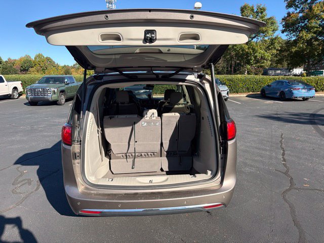 Used 2017 Chrysler Pacifica Touring-L Plus FWD image 9