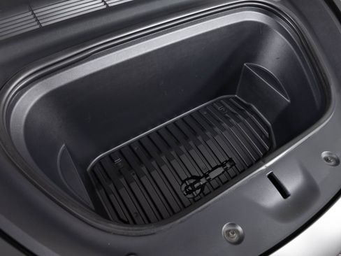 Used 2022 Tesla Model Y Long Range image 41