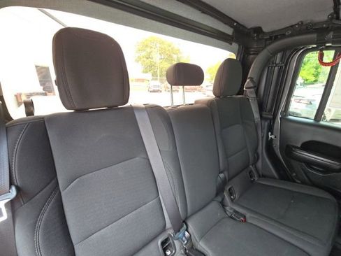 Used 2021 Jeep Gladiator Sport AWD/4WD image 12