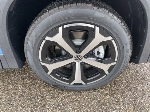 New 2026 Volkswagen Tiguan SE image 25