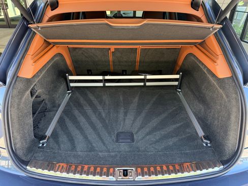 Used 2021 Bentley Bentayga image 48