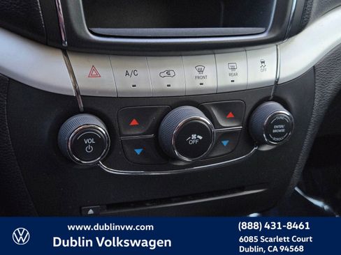 Used 2018 Dodge Journey SE image 19