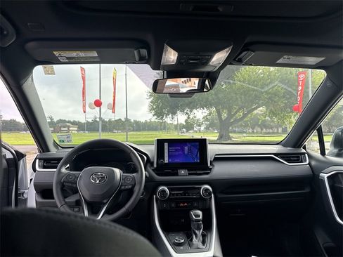 Used 2023 Toyota RAV4 SE image 30