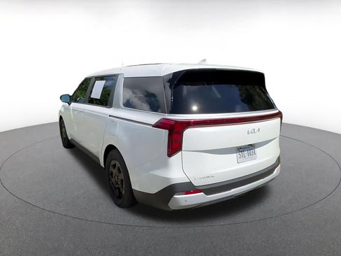 Used 2026 Kia Carnival FWD image 10