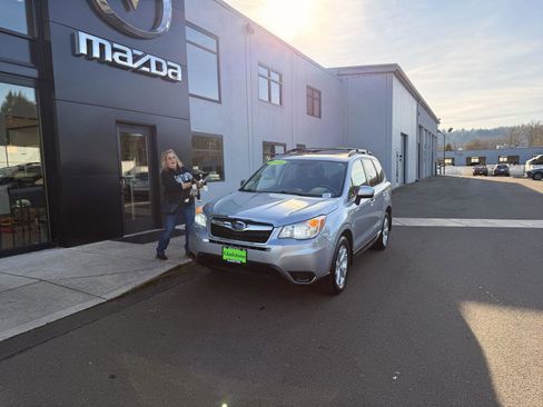 Used 2015 Subaru Forester 2.5i Premium w/ All-Weather Package image 4