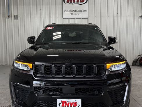 New 2026 Jeep Grand Cherokee L Limited AWD/4WD image 17