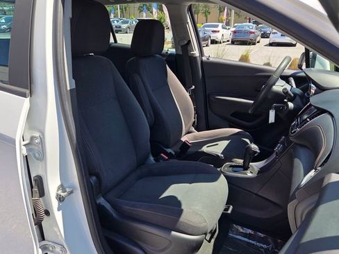 Used 2017 Chevrolet Trax LS FWD image 17