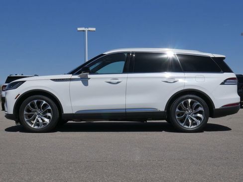 Used 2025 Lincoln Aviator Reserve w/ Illumination Package RWD image 8