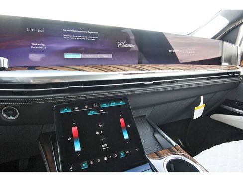 New 2026 Cadillac Escalade ESV Platinum Sport w/ LPO, ONYX Package image 17