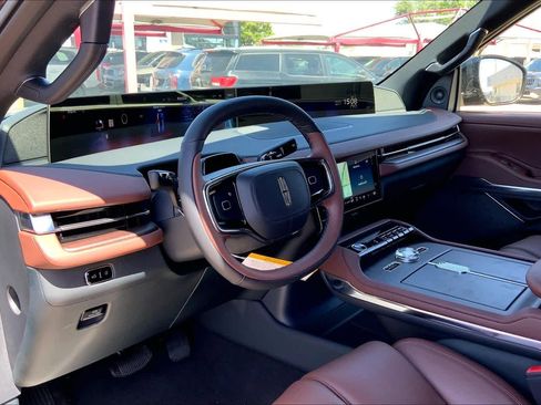 New 2026 Lincoln Navigator Reserve AWD/4WD image 8