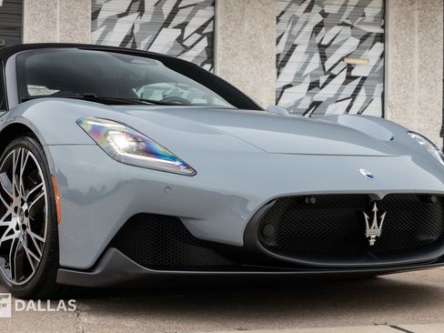 Used 2023 Maserati MC20 Coupe image 2