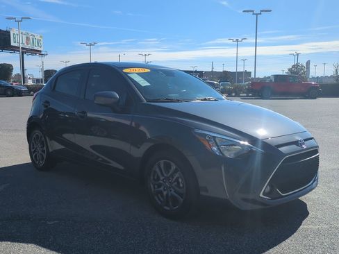 Used 2020 Toyota Yaris LE image 11
