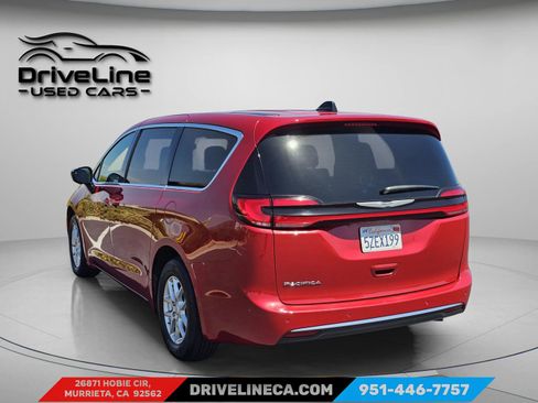 Used 2025 Chrysler Pacifica Select FWD image 6