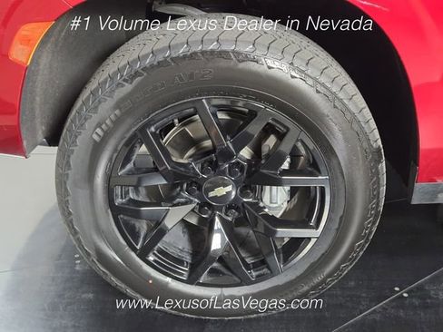 Used 2022 Chevrolet Tahoe Z71 w/ Luxury Package AWD/4WD image 12