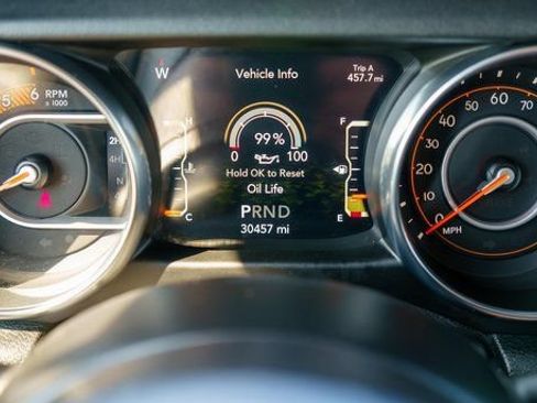 Used 2021 Jeep Gladiator Overland w/ Uconnect 4C Nav & Sound Group AWD/4WD image 20