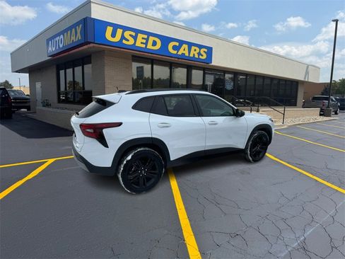 Used 2025 Chevrolet Trax ACTIV w/ Driver Confidence Package image 2