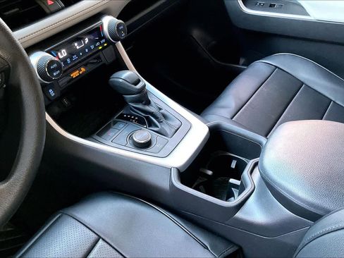 Used 2022 Toyota RAV4 XLE image 16