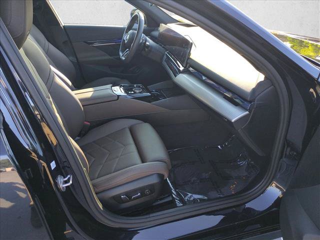 Certified 2024 BMW 540i xDrive w/ Premium Package AWD/4WD image 22