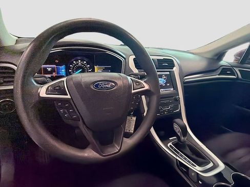 Used 2016 Ford Fusion SE image 11