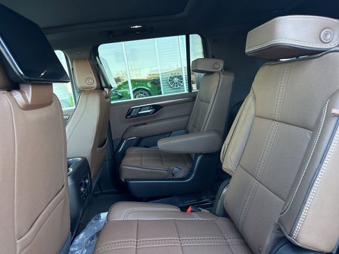 New 2026 Chevrolet Suburban High Country AWD/4WD image 15