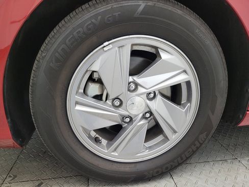 Used 2024 Hyundai Elantra SE image 31