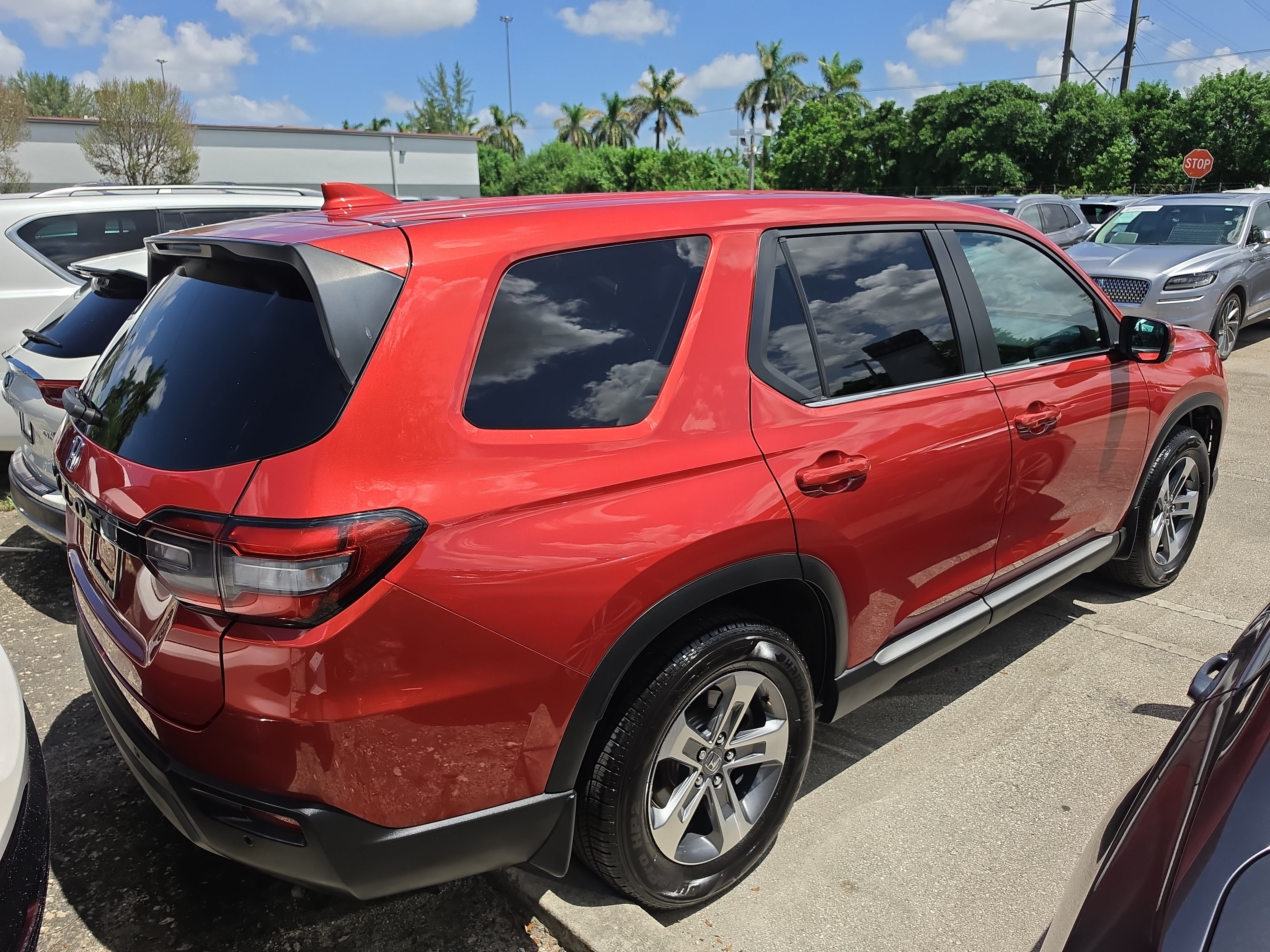 Used 2025 Honda Pilot EX-L image 4