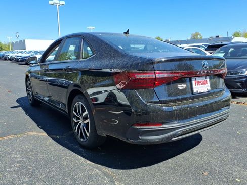 New 2026 Volkswagen Jetta SE FWD image 3