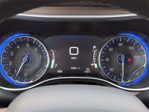 Used 2018 Chrysler Pacifica Touring-L Plus w/ Tire & Wheel Group image 34