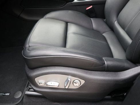 Certified 2024 Porsche Macan image 23