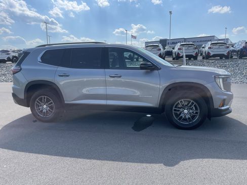 Used 2025 GMC Acadia Elevation AWD/4WD image 2