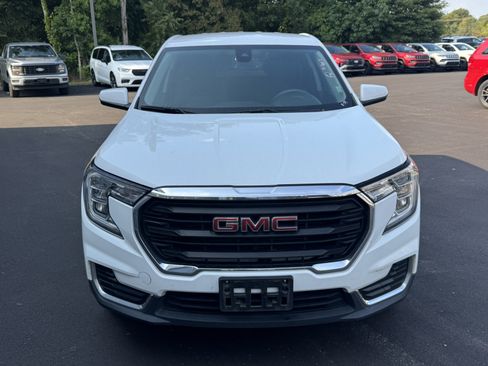 Used 2024 GMC Terrain SLE AWD/4WD image 2